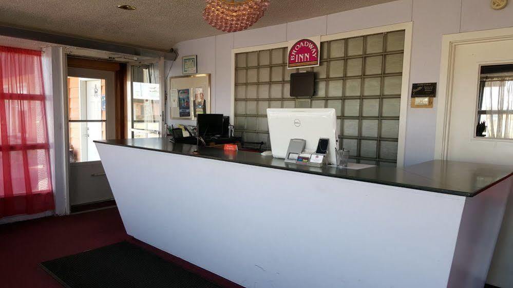 Broadway Inn Yankton Экстерьер фото
