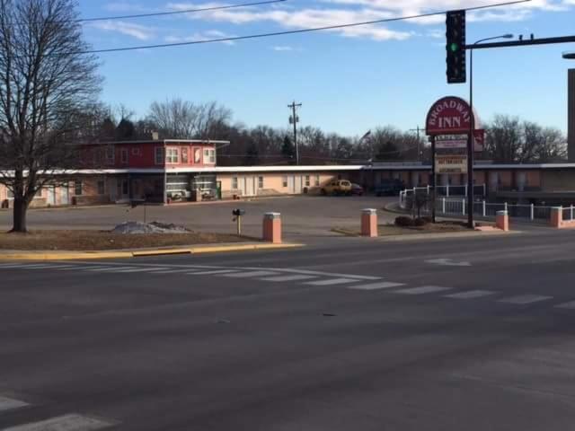 Broadway Inn Yankton Экстерьер фото